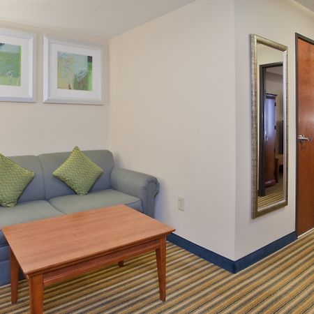 Holiday Inn Express Hotel & Suites Fredericksburg By Ihg Extérieur photo