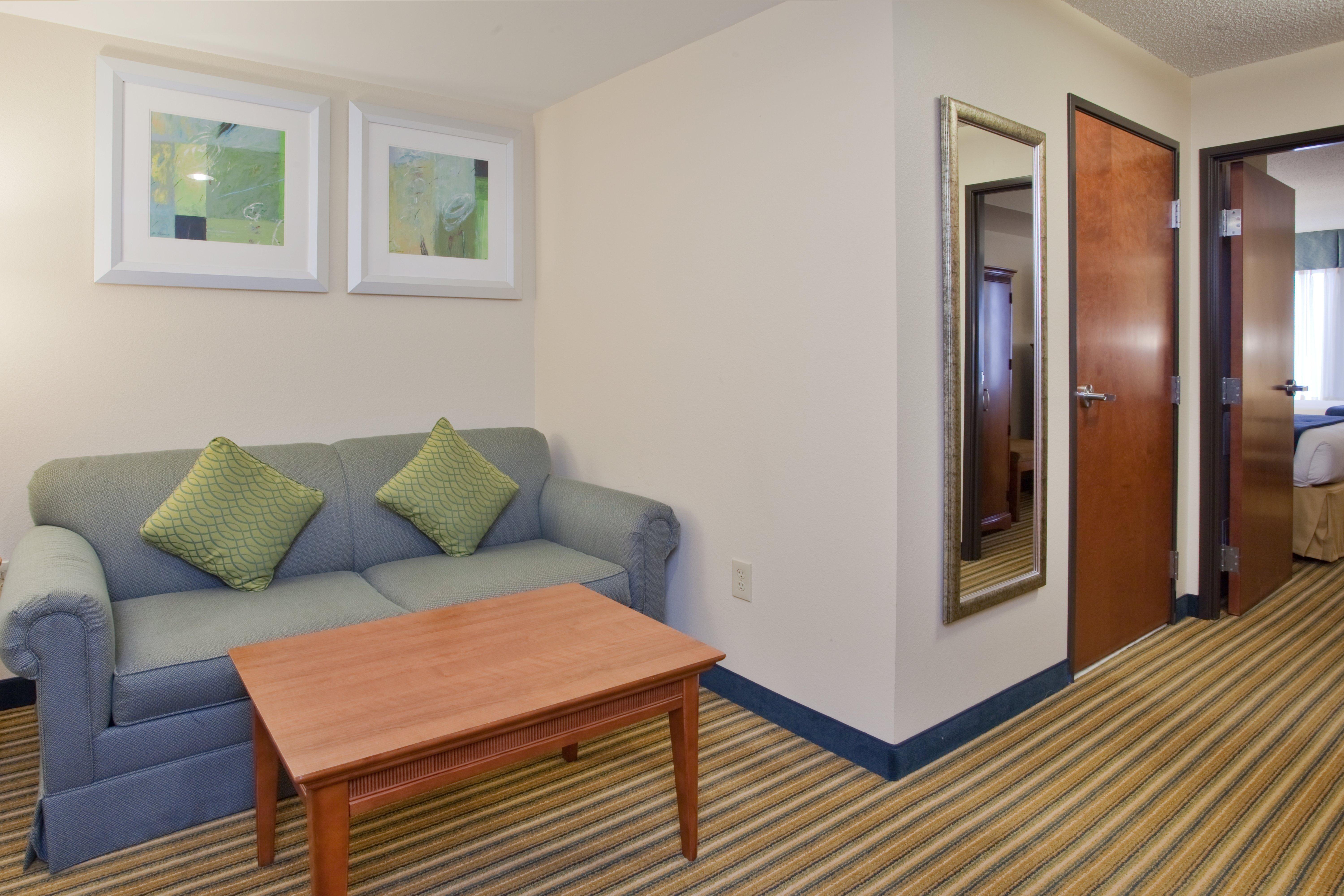 Holiday Inn Express Hotel & Suites Fredericksburg By Ihg Extérieur photo