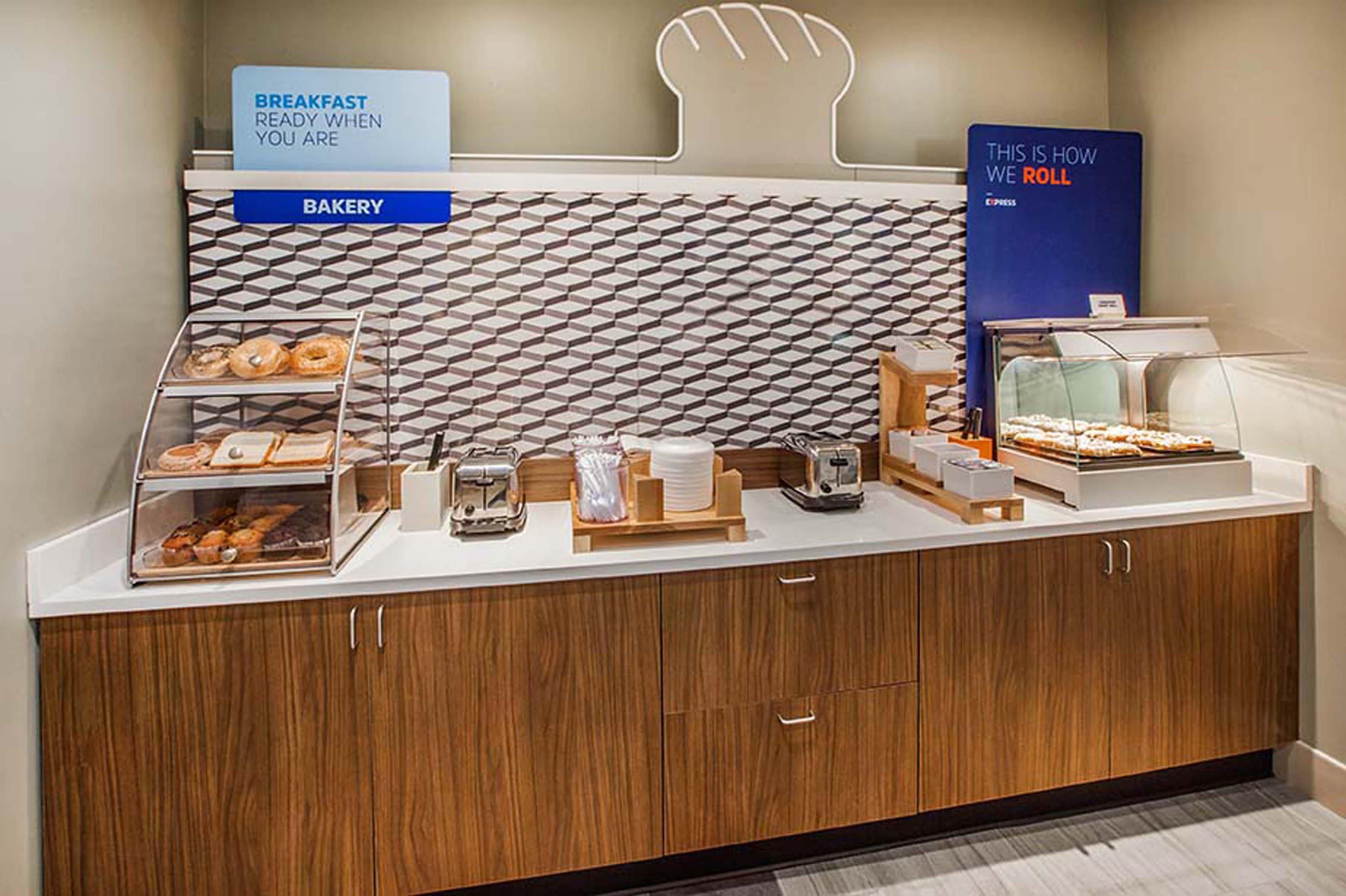 Holiday Inn Express Hotel & Suites Fredericksburg By Ihg Extérieur photo