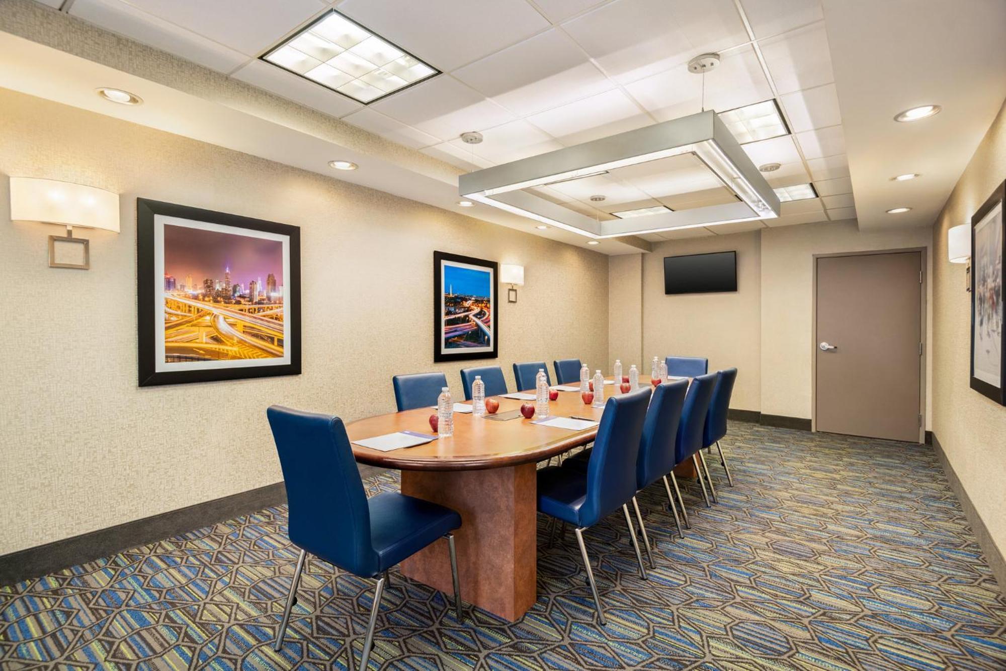 Holiday Inn Express Hotel & Suites Fredericksburg By Ihg Extérieur photo