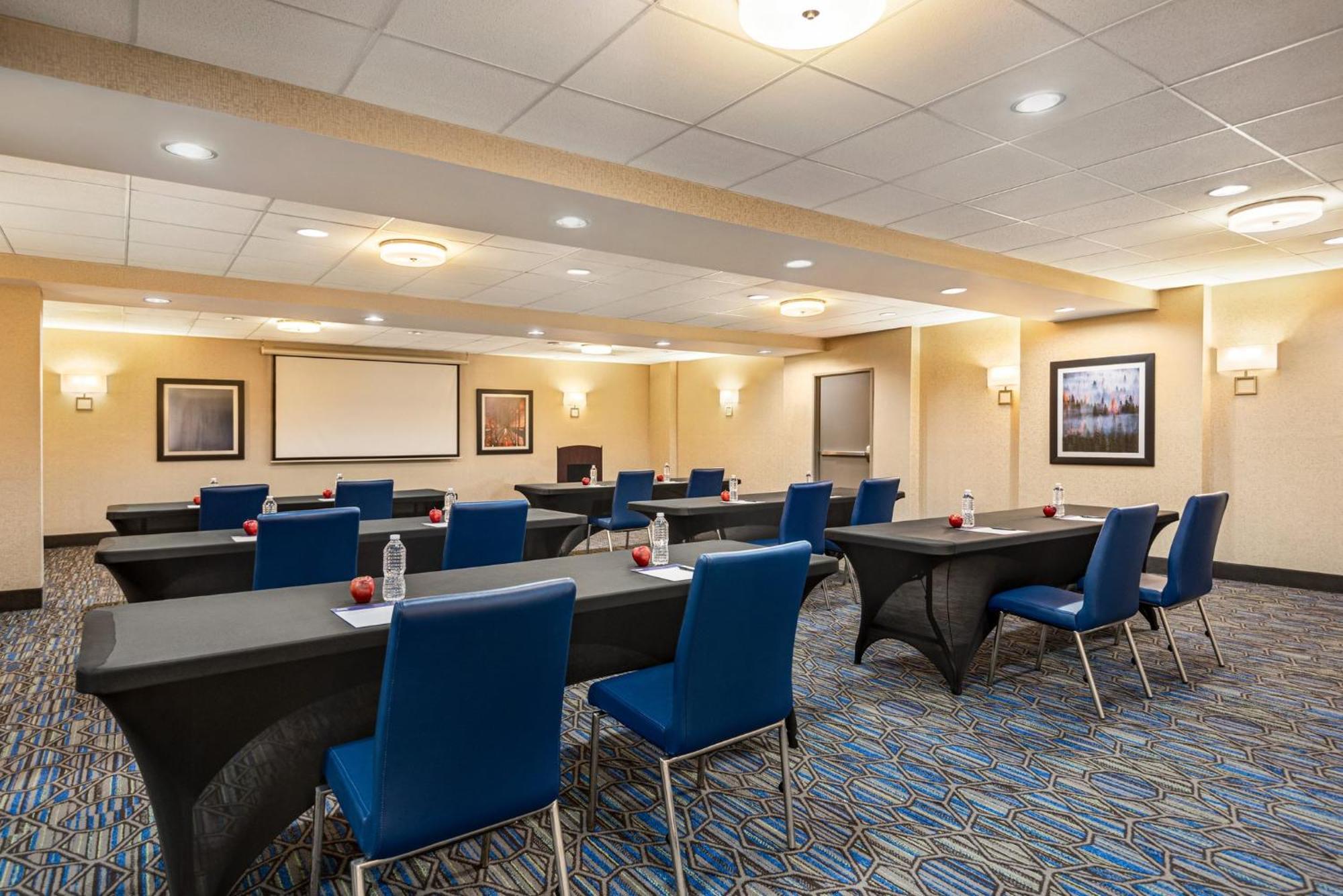 Holiday Inn Express Hotel & Suites Fredericksburg By Ihg Extérieur photo
