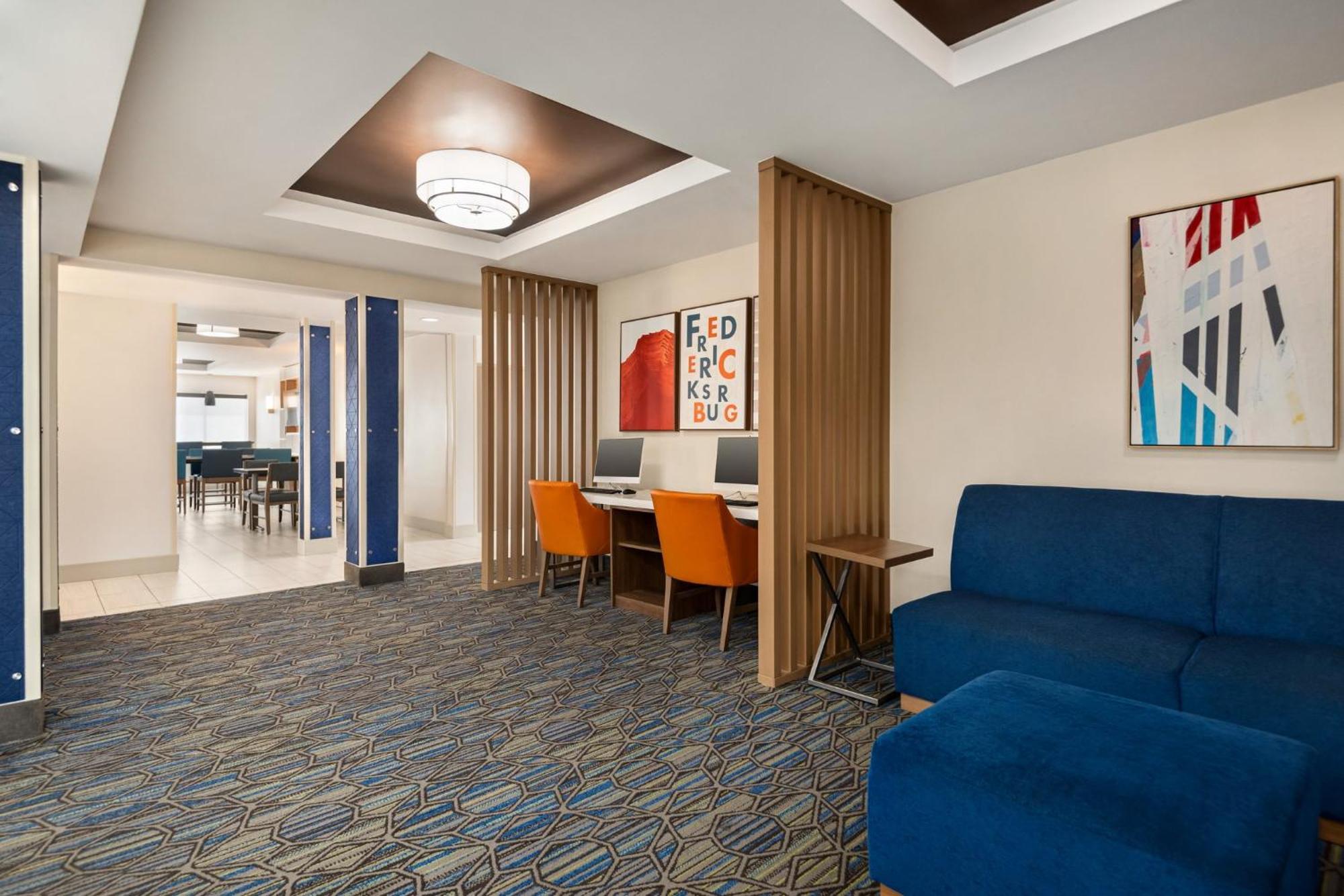 Holiday Inn Express Hotel & Suites Fredericksburg By Ihg Extérieur photo