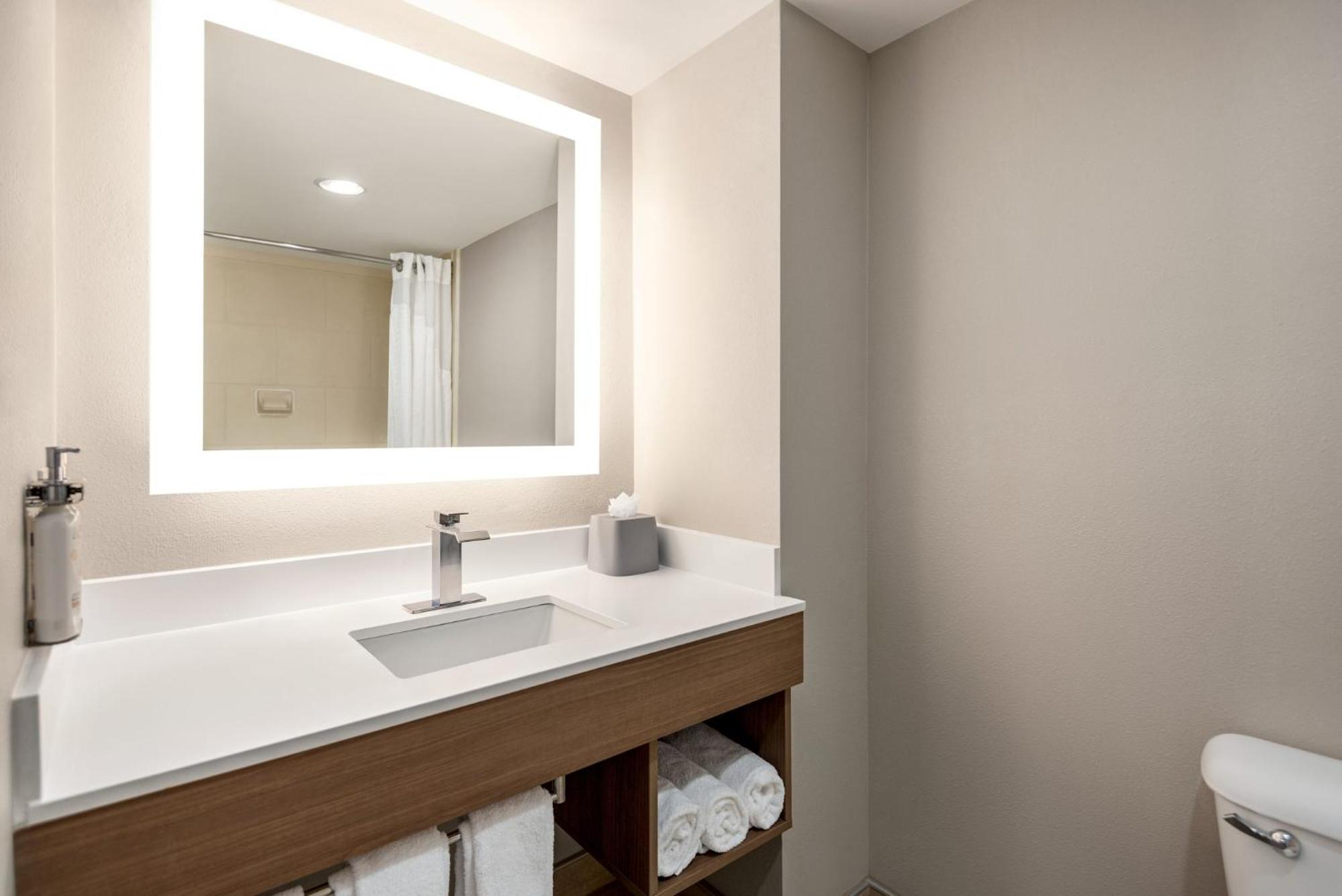 Holiday Inn Express Hotel & Suites Fredericksburg By Ihg Extérieur photo