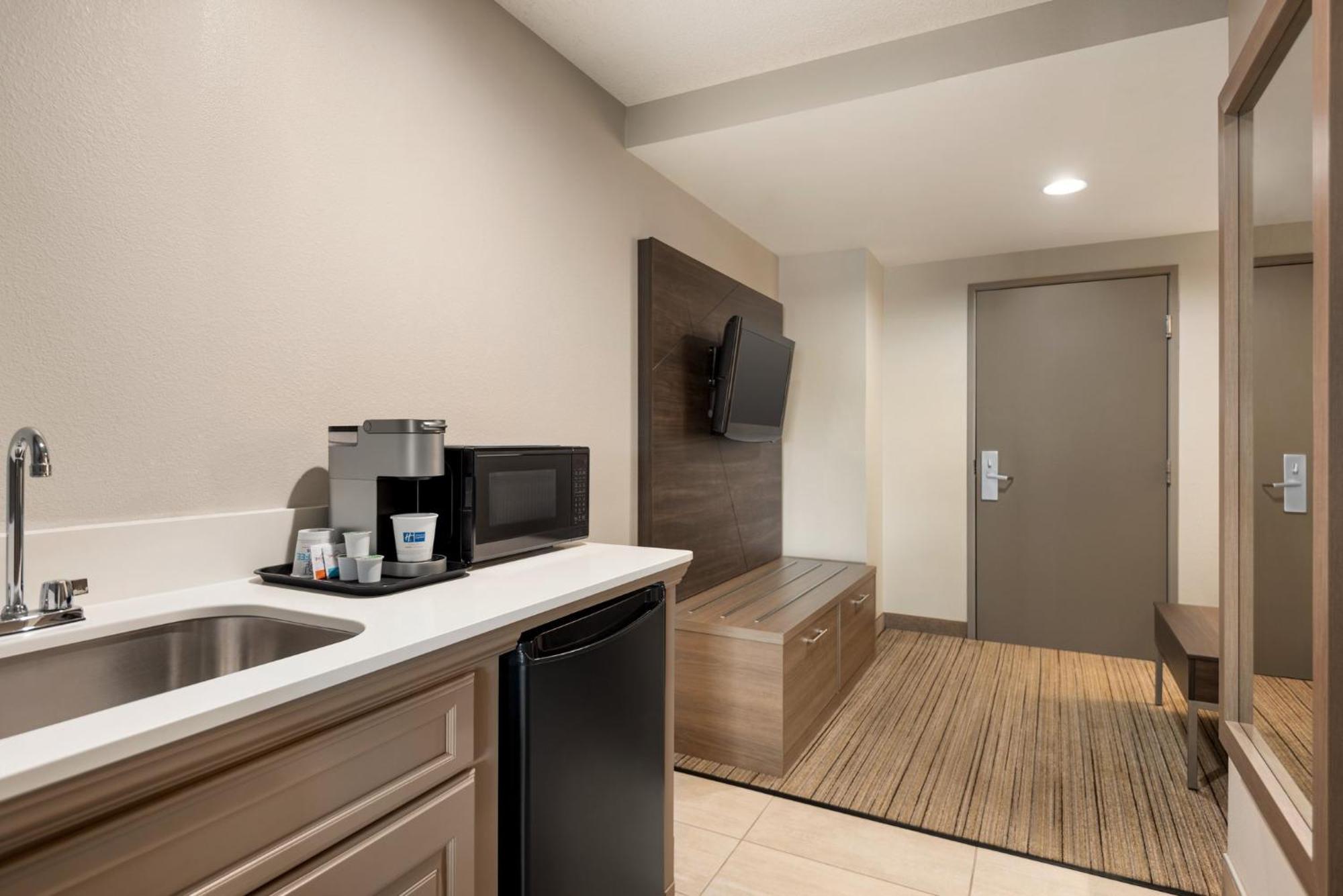 Holiday Inn Express Hotel & Suites Fredericksburg By Ihg Extérieur photo