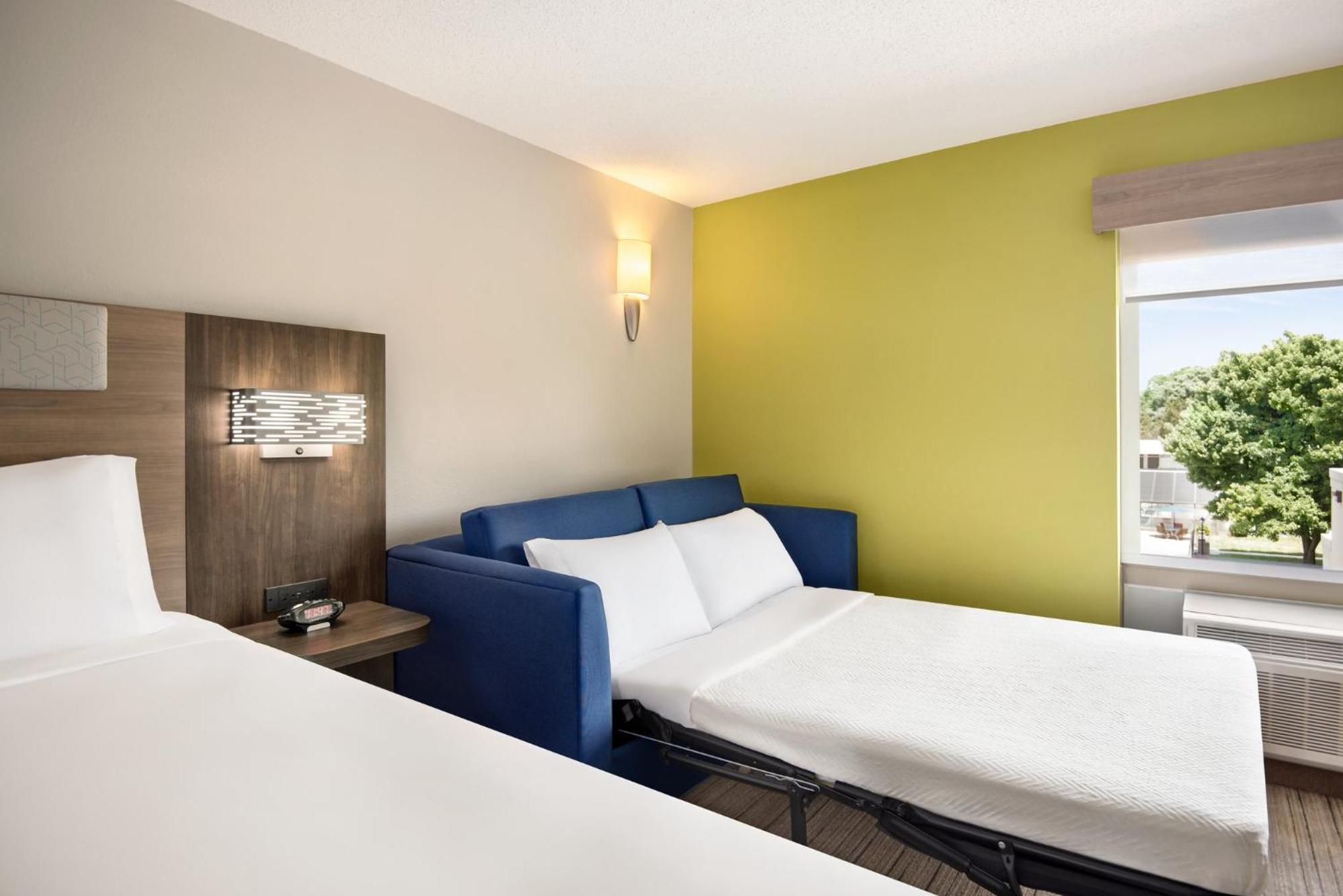 Holiday Inn Express Hotel & Suites Fredericksburg By Ihg Extérieur photo