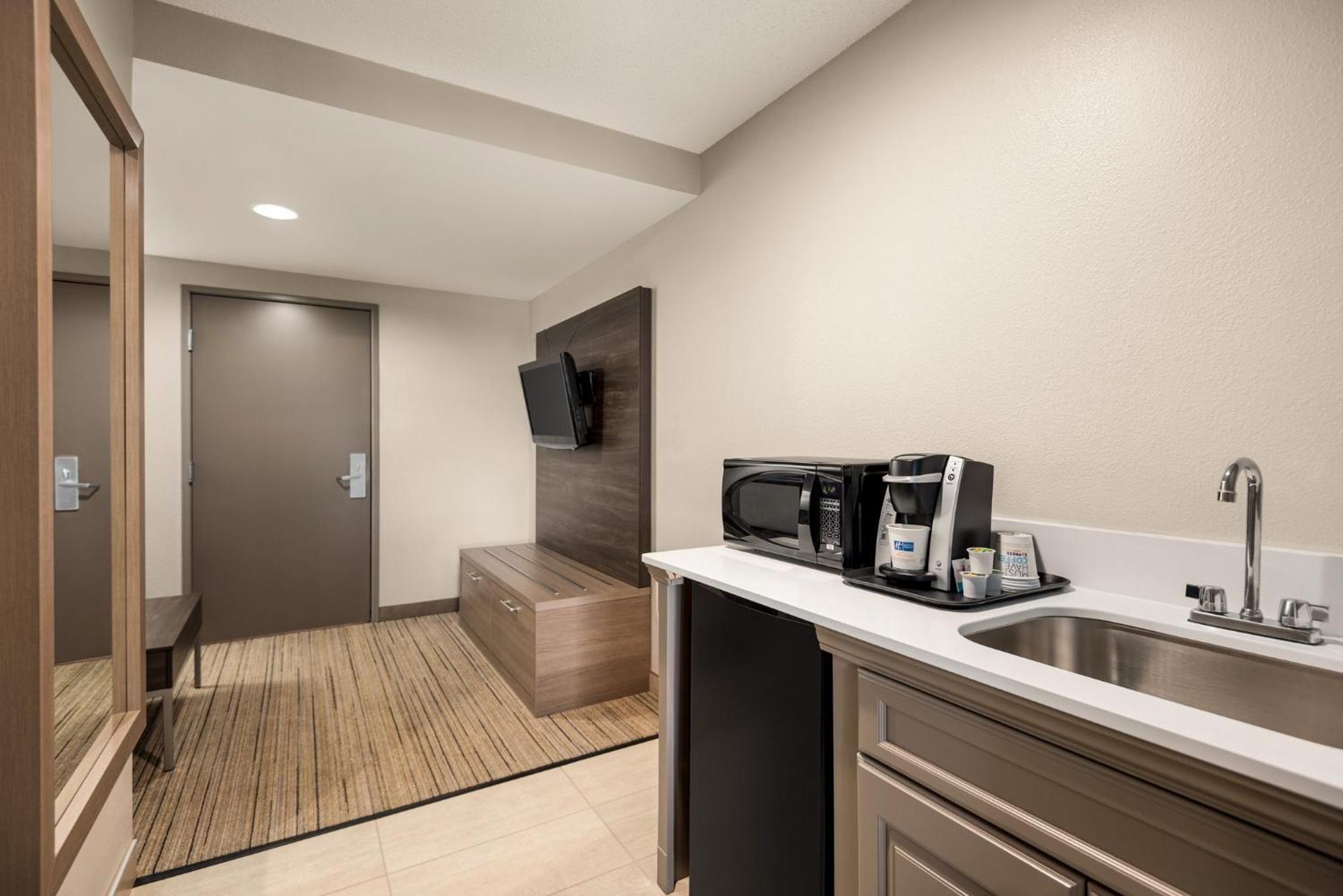 Holiday Inn Express Hotel & Suites Fredericksburg By Ihg Extérieur photo