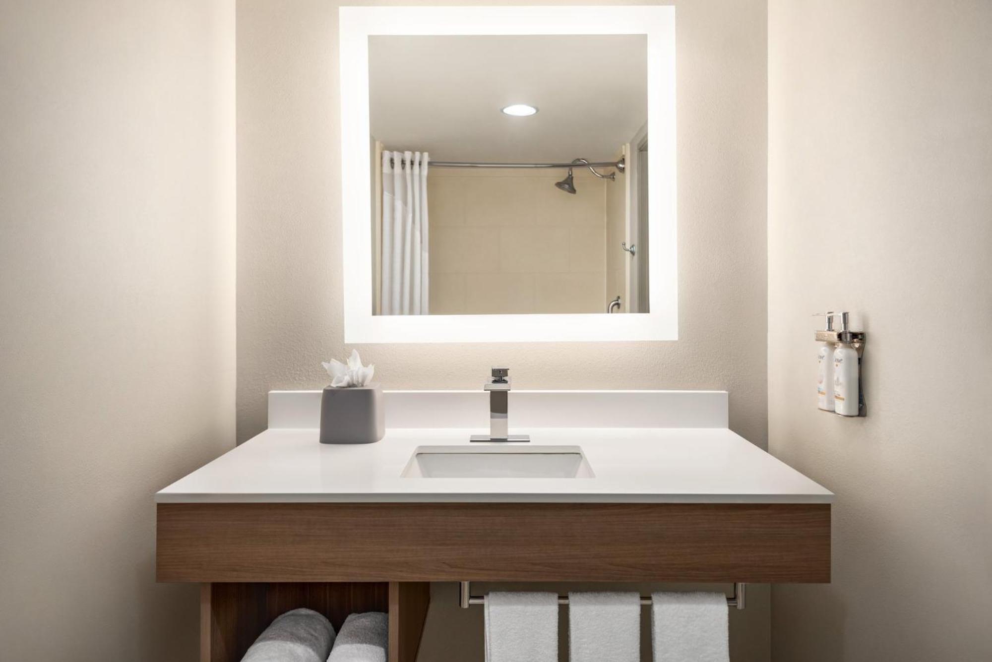 Holiday Inn Express Hotel & Suites Fredericksburg By Ihg Extérieur photo