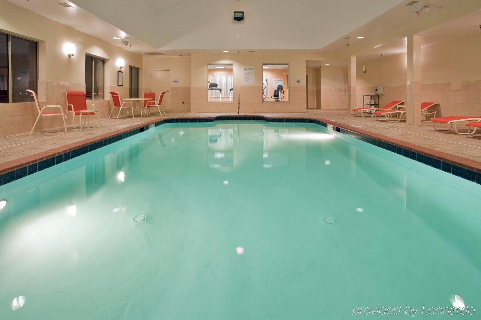 Holiday Inn Express Hotel & Suites Fredericksburg By Ihg Extérieur photo