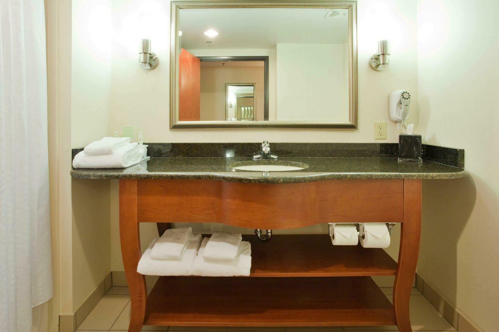 Holiday Inn Express Hotel & Suites Fredericksburg By Ihg Chambre photo