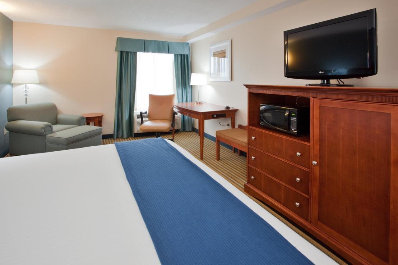 Holiday Inn Express Hotel & Suites Fredericksburg By Ihg Extérieur photo